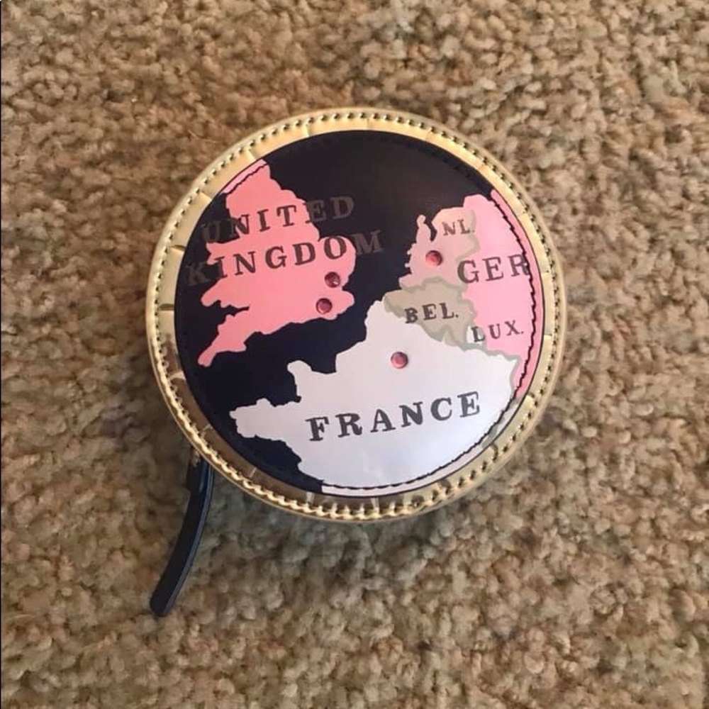 Kate spade going places Europe coin purse